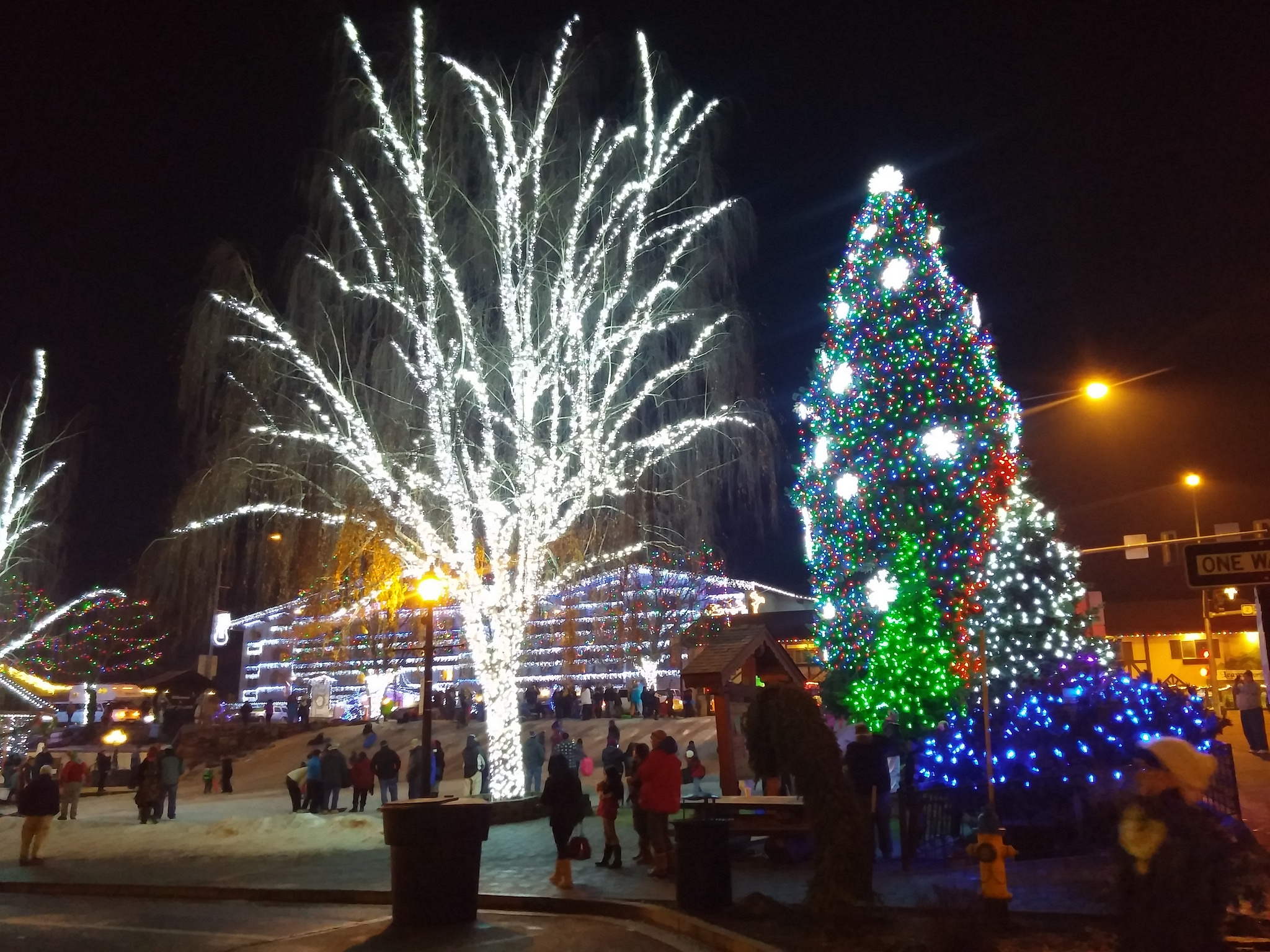 Catch The Christmas Spirit In Leavenworth Seattle S Child