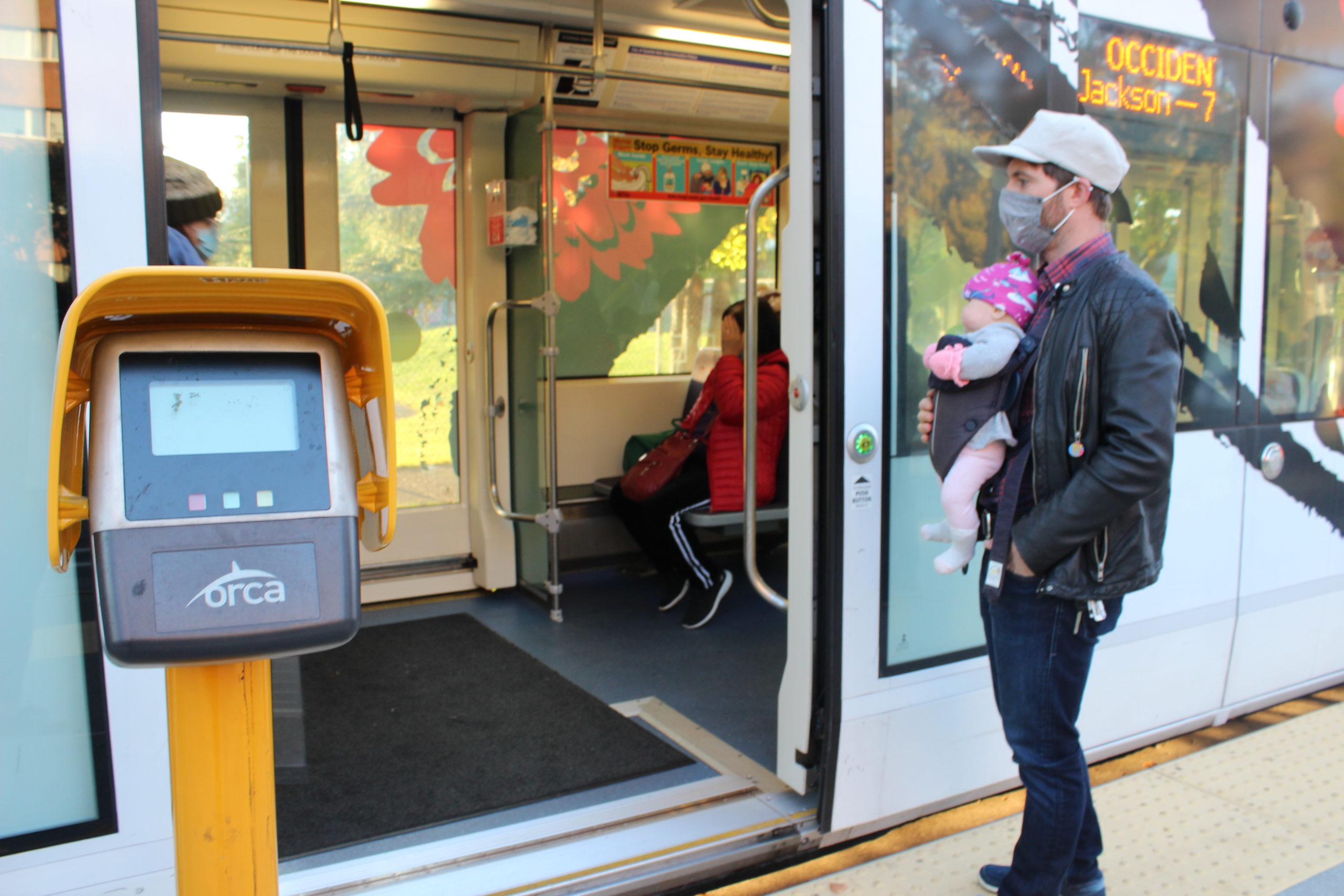 Yiting Lim photo bus baby