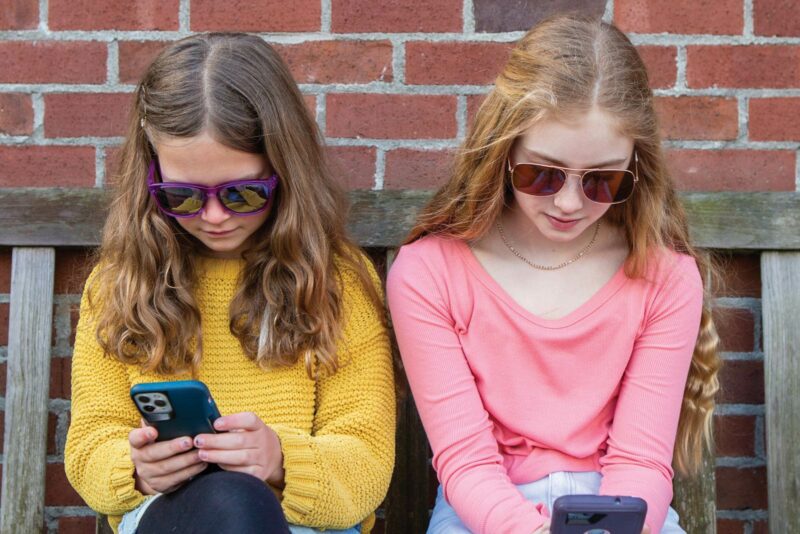 Navigating friendship digital world