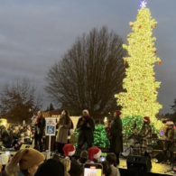 Edmonds Tree Lighting (Photo courtesy: Edmonds Chamber of Commerce).